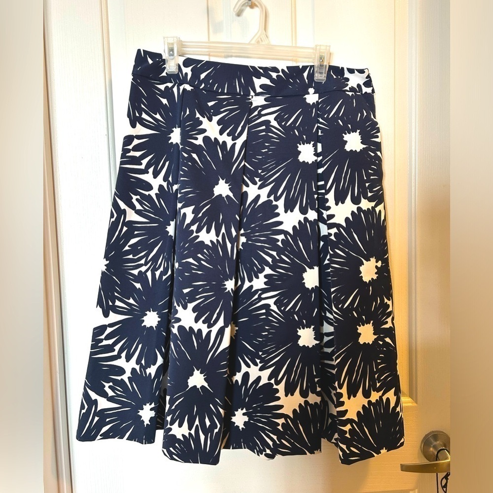 Isaac Mizrahi IMNYC Floral Midi fit and flare navy/white skirt with pockets- 16